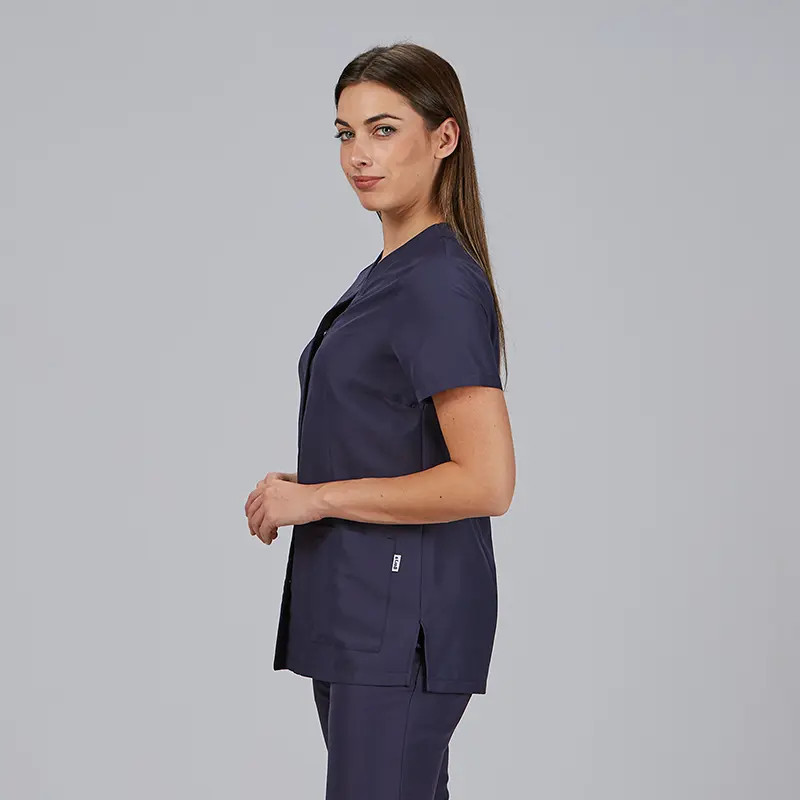 Casaca de microfibra azul marino para sanidad y comercios con corchetes Sonia de Gary's - casadelasbatas.com