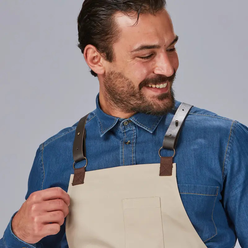 Delantal con peto herrajes en piel - Gary's 100031