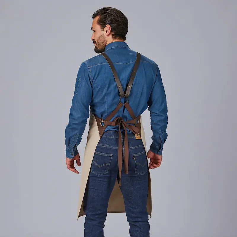 Delantal con peto herrajes en piel - Gary's 100031